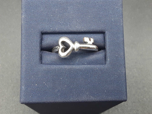 Women's Ring - Silver 2.6 grams Size 6.5