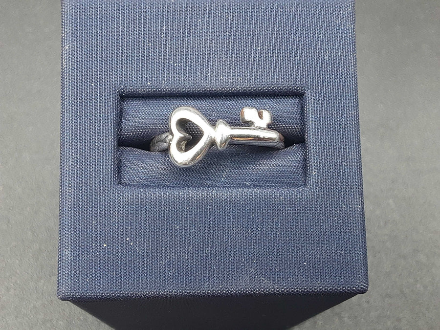 Women's Ring - Silver 2.6 grams Size 6.5