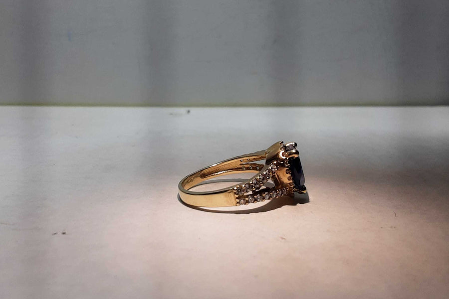 Women's Ring - Yellow Gold 10k (.417) 3.9 grams Size 8.5