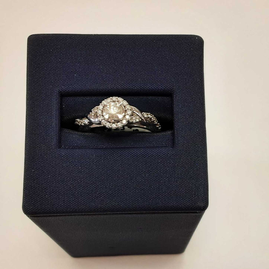 Women's Ring - White Gold 10k (.417) 3.2 grams Size 9