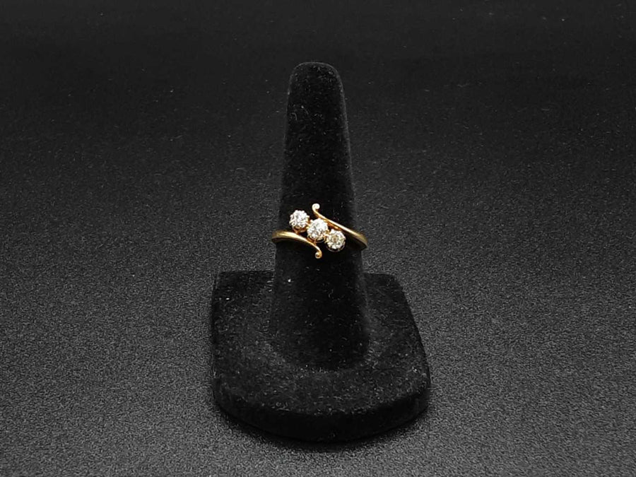 Women's Ring - Yellow Gold 14k (.585) 3.1 grams Size 5.5