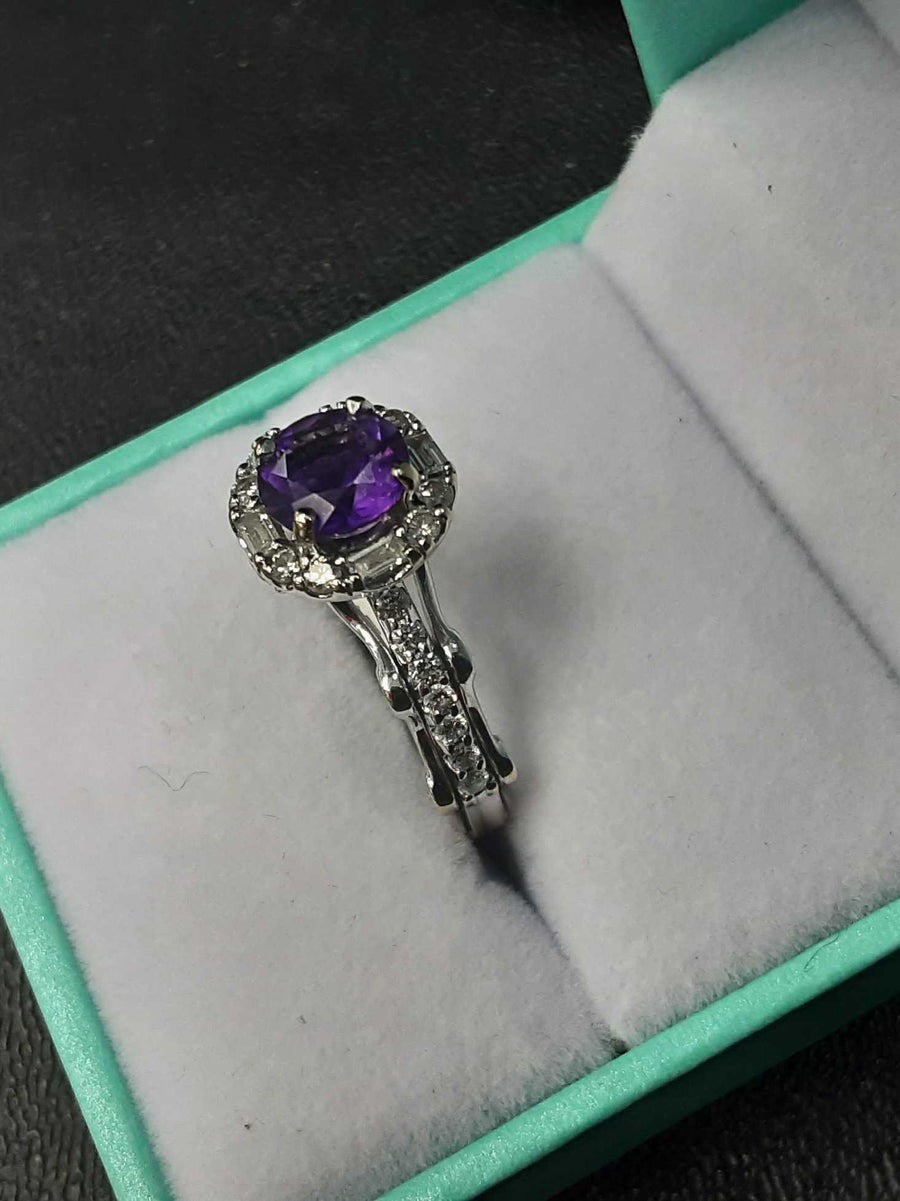 Women's Ring - White Gold 18k (.750) 6.1 grams Size 7