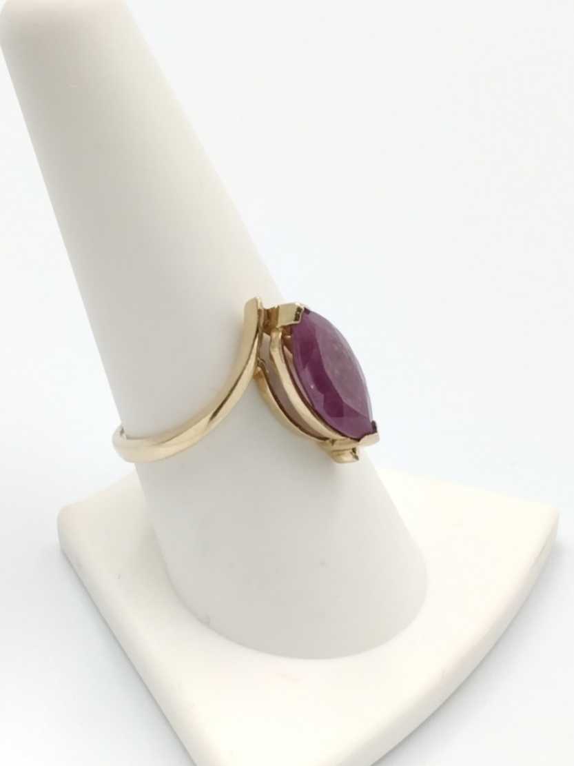 Women's Ring - Yellow Gold 10k (.417) 3 grams Size 9