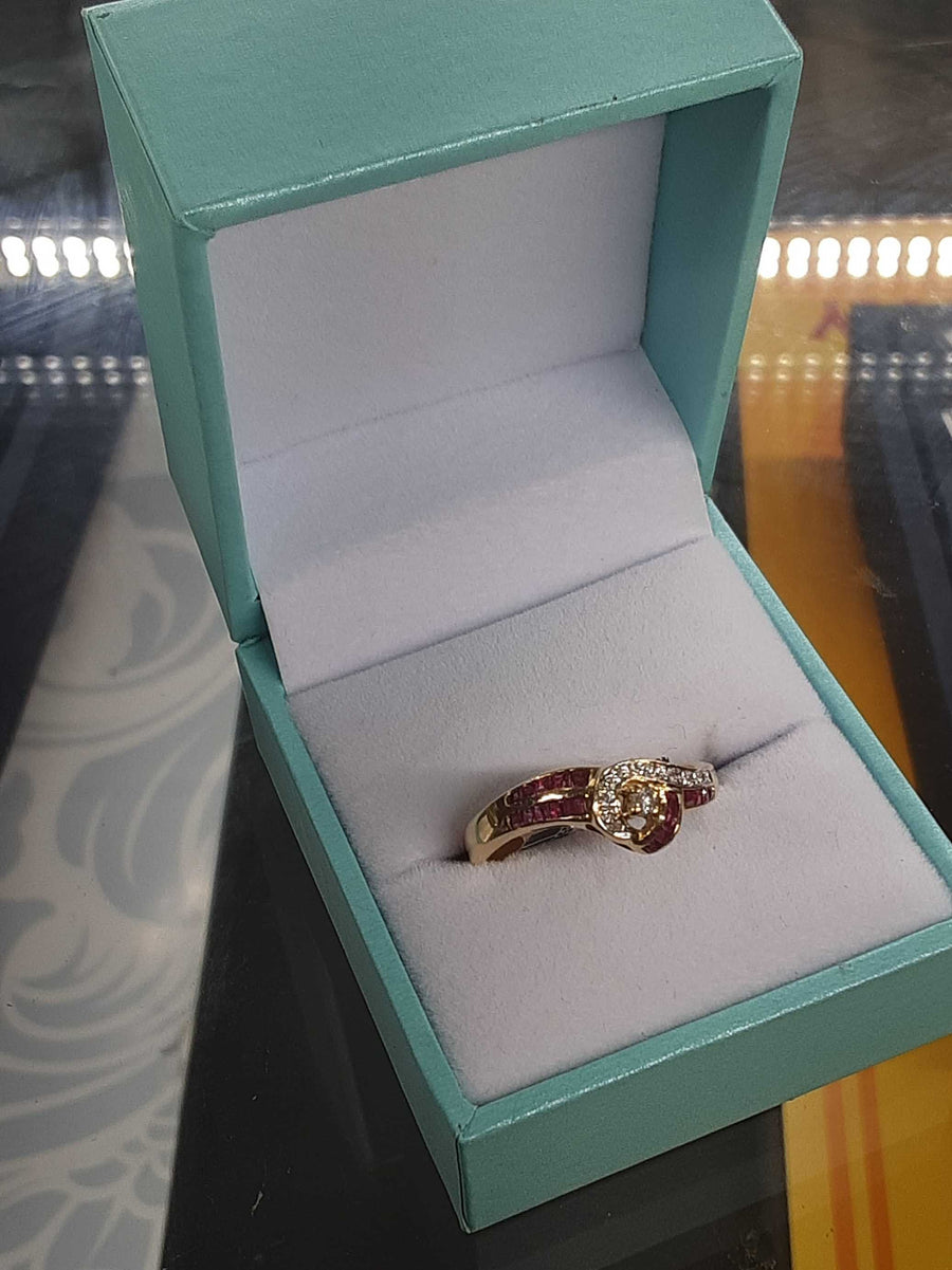 Women's Ring - Yellow Gold 18k (.750) 3.8 grams Size 20