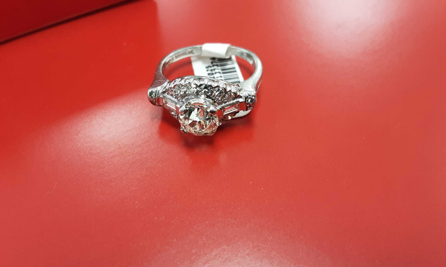 Women's Ring - Platinum 7.5 grams Size 9