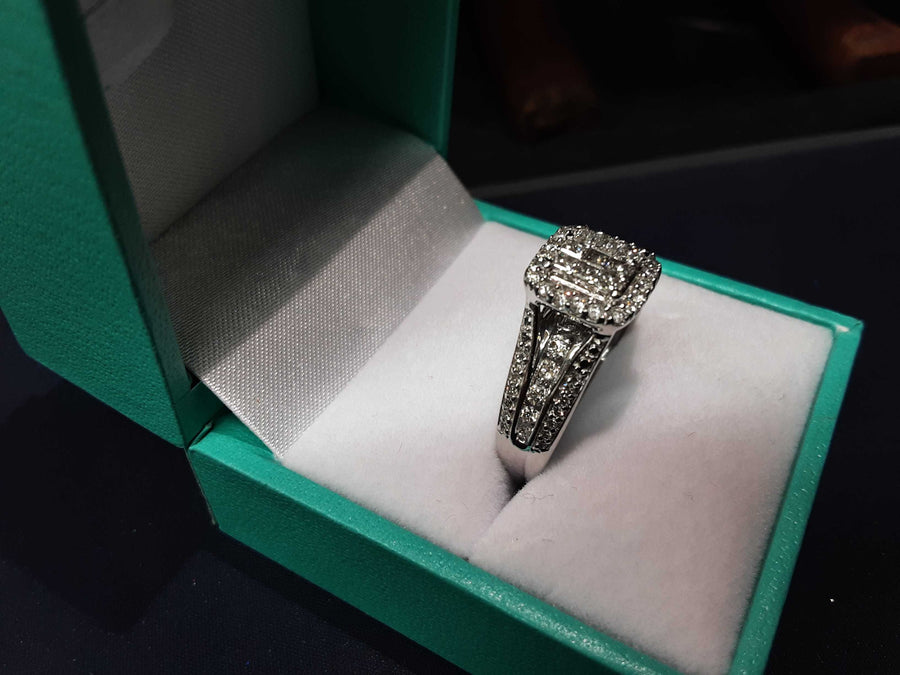 Women's Ring - White Gold 10k (.417) 5.2 grams Size 8.5