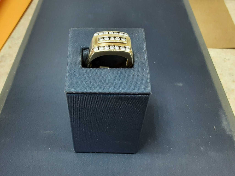 Men's Ring - Yellow Gold 10k (.417) 9.3 grams Size 6.5