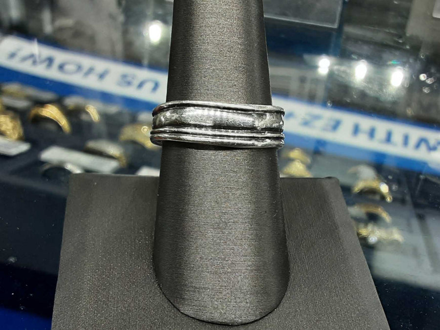 Ring - Wedding Band - Silver 4.1 grams Size 9