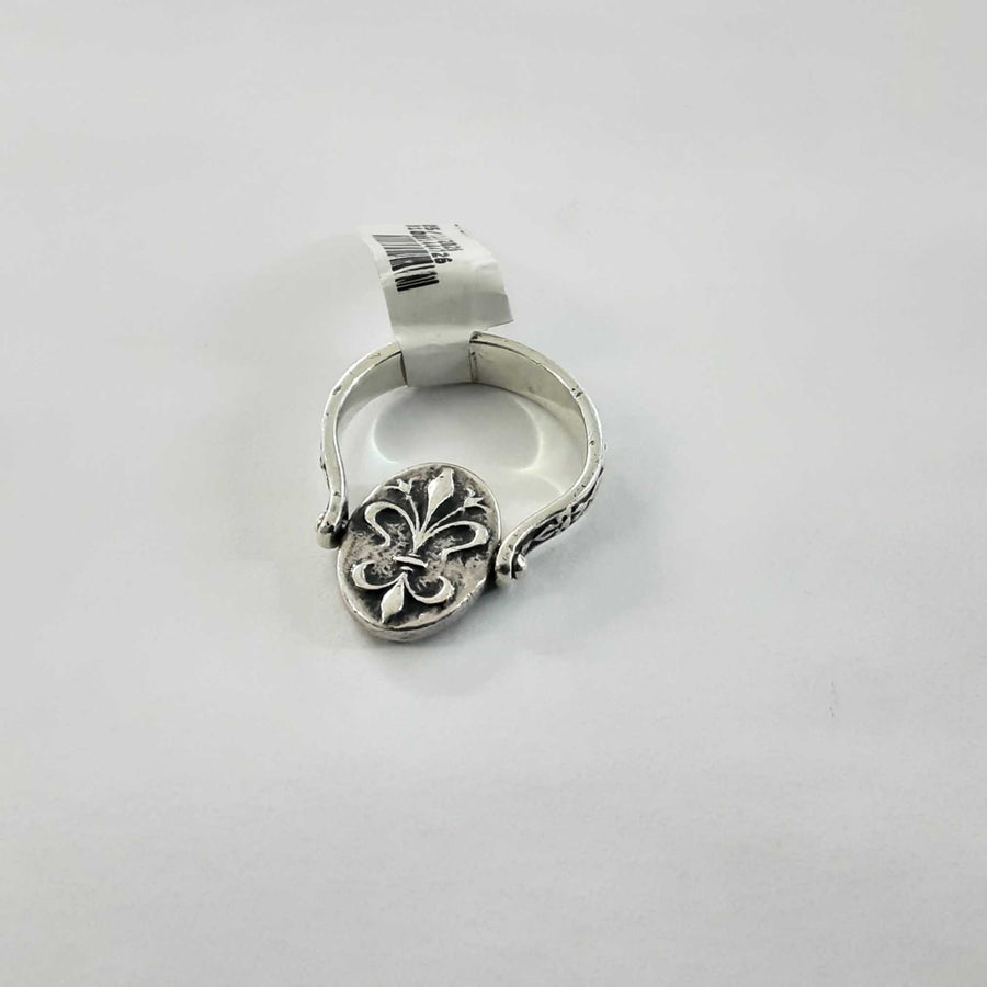 Women's Ring - Silver 6.2 grams Size 7.5