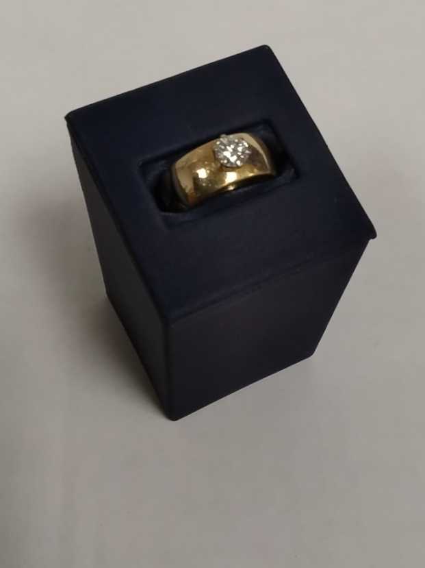 Women's Ring - Solitaire - Yellow Gold 10k (.417) 6.9 grams Size 8