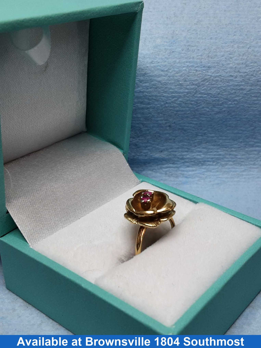 Women's Ring - Yellow Gold 14k (.585) 3.2 grams Size 5.5