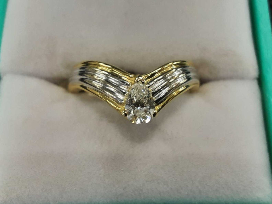 Women's Ring - Solitaire - Yellow Gold 18k (.750) 5.4 grams Size 7