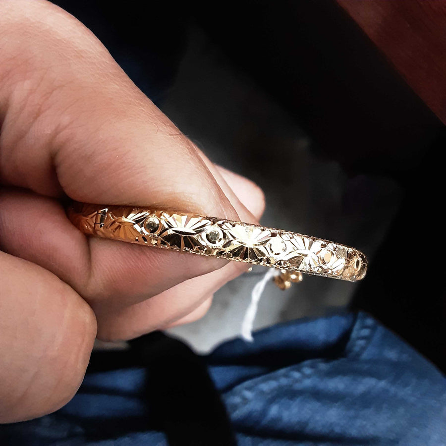 Bangle Bracelet - Yellow Gold 18k (.750) 9.1 grams 7 inch