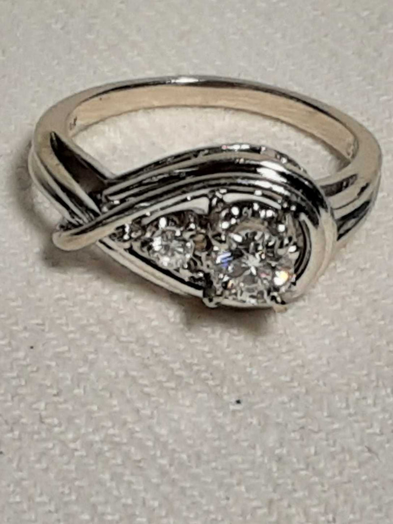 14K (.585) White Gold 4.3 grams Size 7.5 Lady's Ring - Fashion